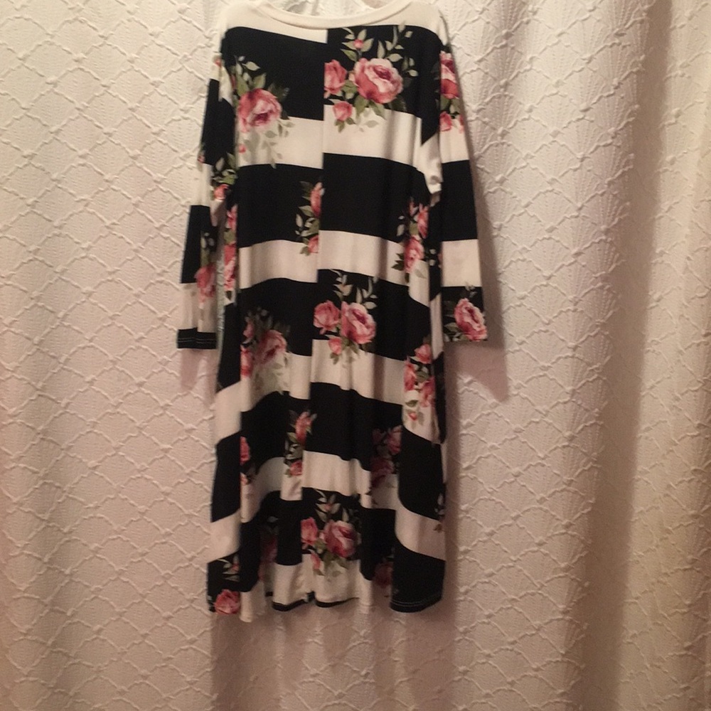 Dress - Picture 2 of 4